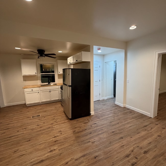 Building Photo - 5416 Black St