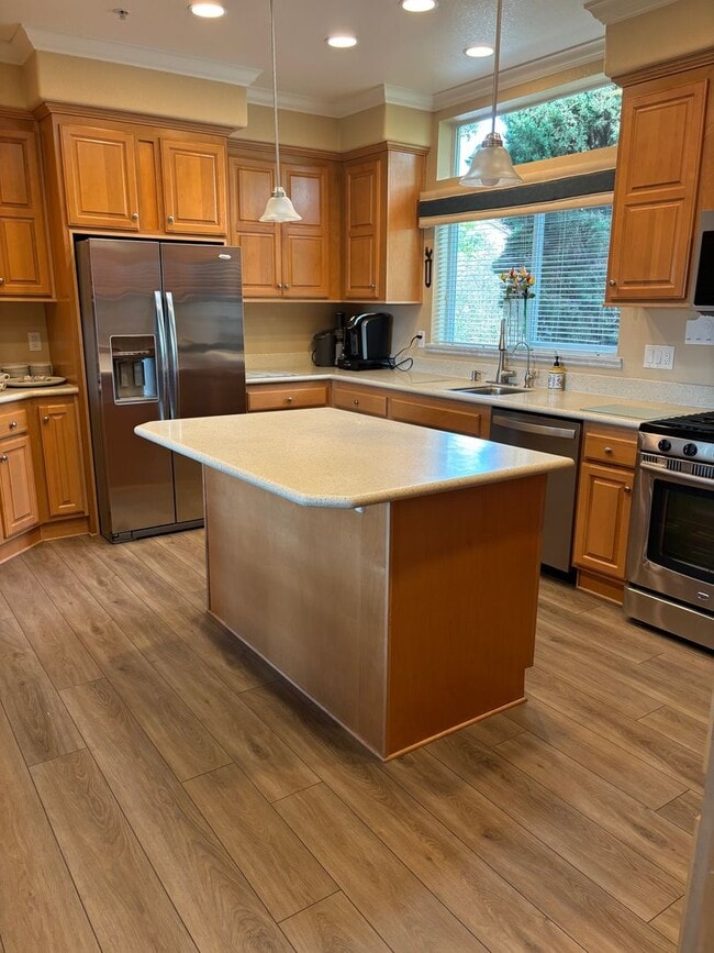 Foto del edificio - GORGEOUS OPEN VIEW HILLTOP OASIS HOME - COOL OCEAN BREEZE