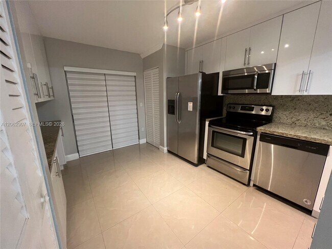 Foto del edificio - 7085 NW 173rd Dr