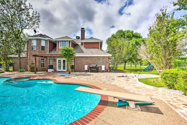 Foto del edificio - 4 Bed 3.5 Bath on 10 Acres in McKinney