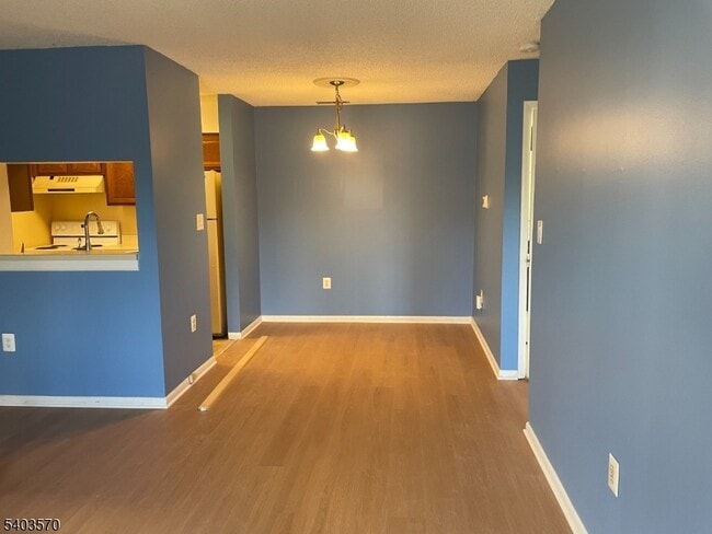 Foto del edificio - 2107 Ravens Crest Dr