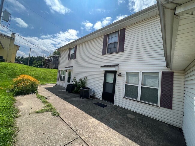 Building Photo - Parkville Living! Updated 2 Bed, 1 Bath with 1-Car Garage
