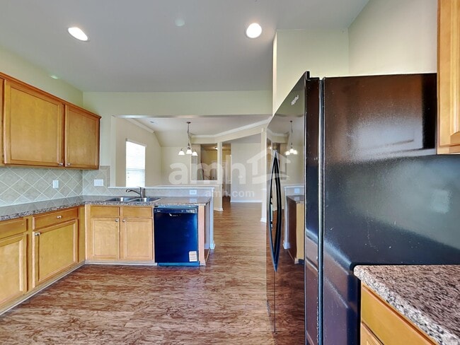 Building Photo - 8018 McKee Dr