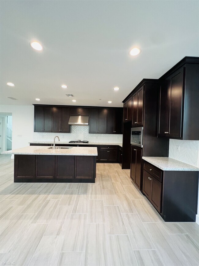 Foto del edificio - 3 br, 2.5 bath House - 81 Frost Drive