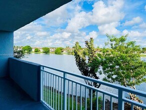 Building Photo - 9359 Fontainebleau Blvd