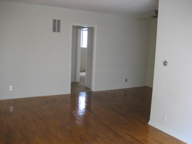 Building Photo - 11839 Goshen Ave