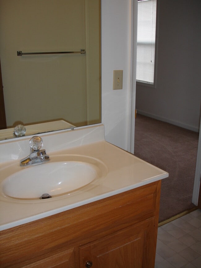 Building Photo - 147 Chelmsford Dr