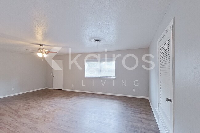 Foto del edificio - 5129 Leland Dr