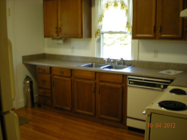 Kitchen - 1214 Sunset Dr