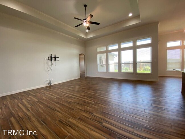 Foto del edificio - 5 br, 3 bath House - 7826 STAMPEDE DR