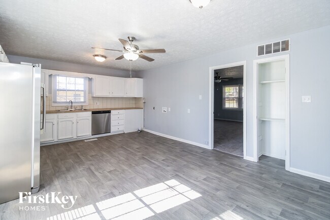 Building Photo - 4118 Kingsland Cir