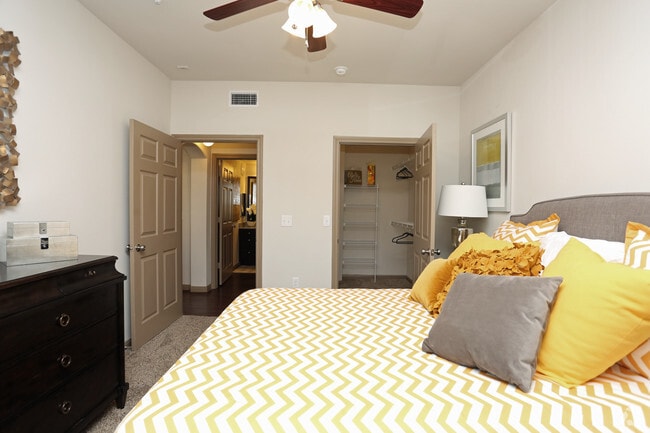 A1 Bedroom w/ Closet - Willow Creek Apartments