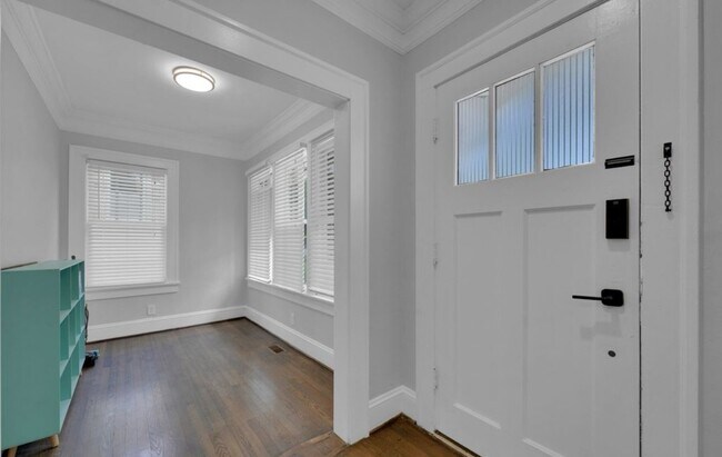 Foto del edificio - 1667 Sylvan Rd SW