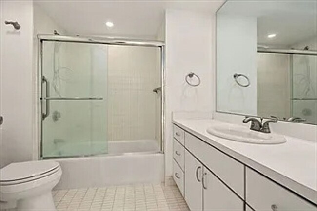 Foto del edificio - No brokers Fee, Parking Included, In-Unit ...