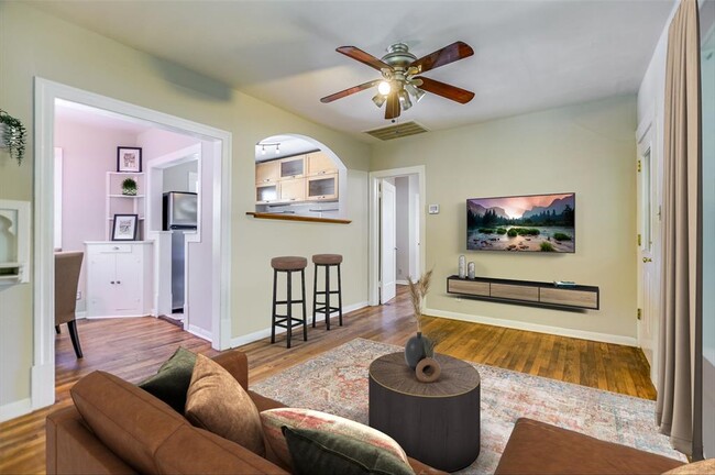 Building Photo - 1005 Ellingson Ln