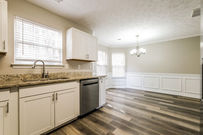 Foto del edificio - Fantastic 5bd/2.5ba home! Let yourself in!