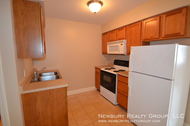 Building Photo - Sunbury Estates