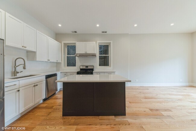 Building Photo - 2370 N Elston Ave