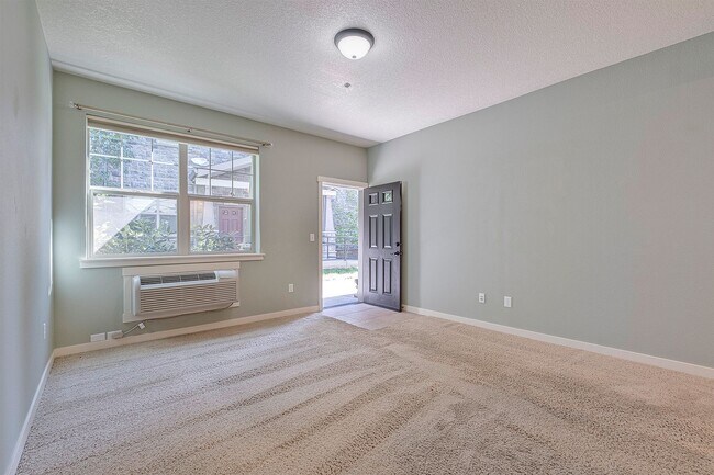Building Photo - Lower Level Unit in Arbor Pass