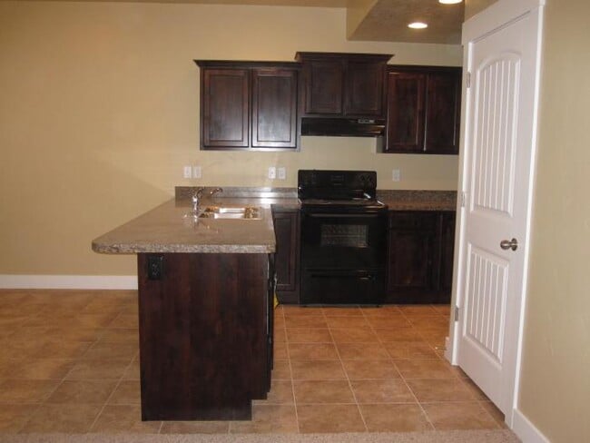 Building Photo - Beautiful Layton Townhome for Rent