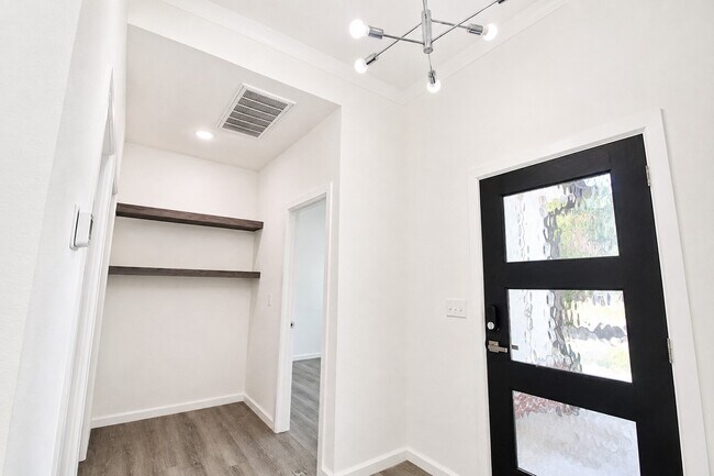 Foto del edificio - 3229 S 212th E Ave