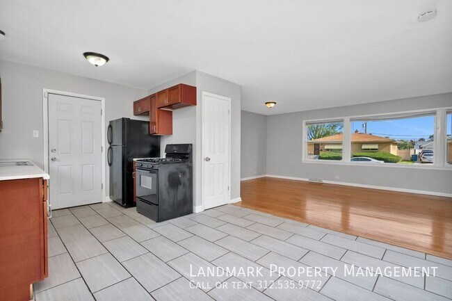 Foto del edificio - 16246 Dobson Ave
