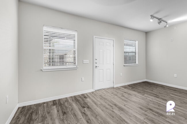 Building Photo - 130 Camino de Oro