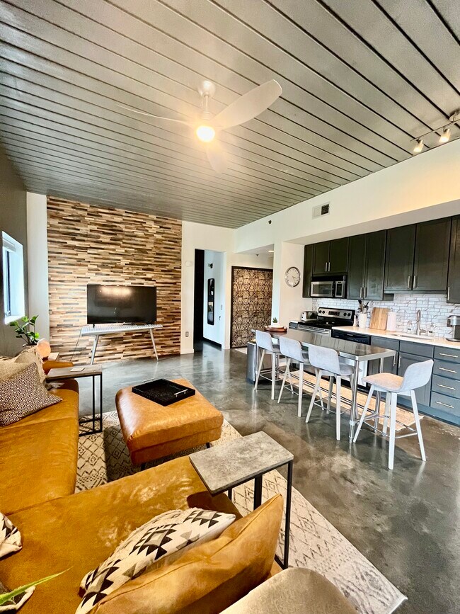 Building Photo - 620 Glen Iris Dr NE