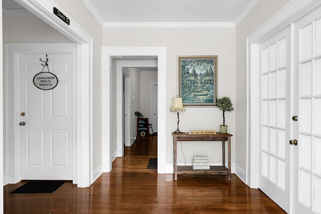 Foto del edificio - 228 E Poplar St