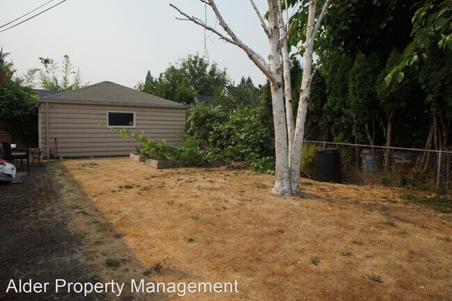 Foto del edificio - 2 br, 1 bath House - 6035 SE Clinton St.