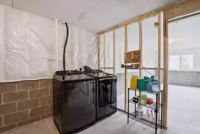 Foto del edificio - Charming 3BR House in Anoka.  Relocation d...