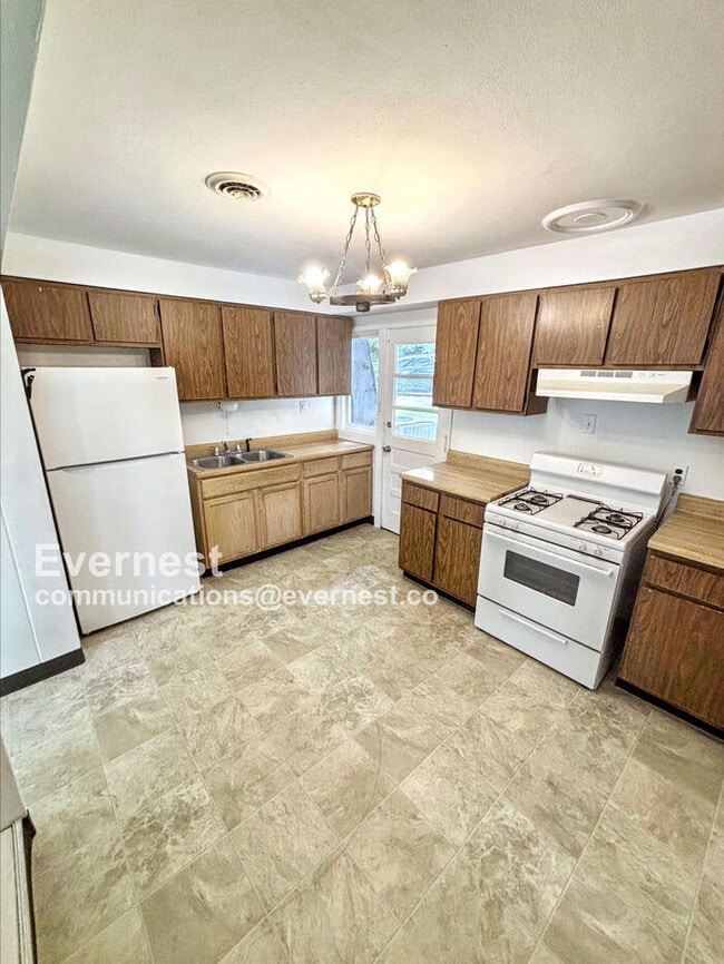 Foto del edificio - 8313 Woodhurst Dr