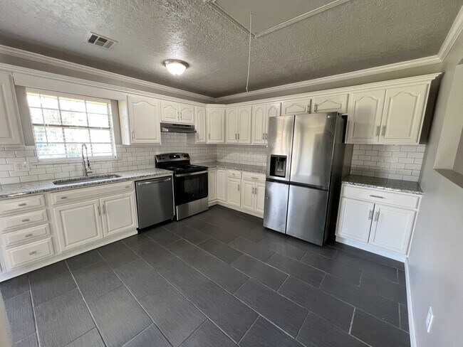 Foto del edificio - 6408 NW Oak Ave
