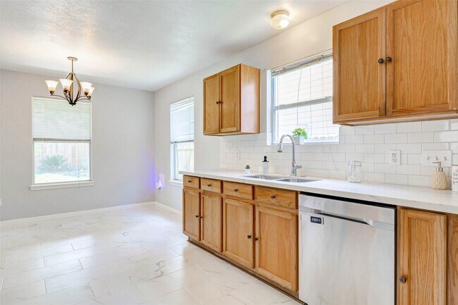 Foto del edificio - 4722 Windy Cypress Ct