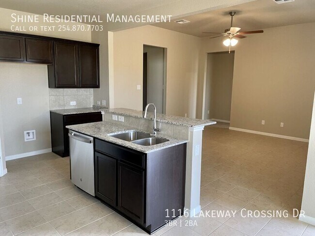 Building Photo - 1116 Lakeway Crossing Dr