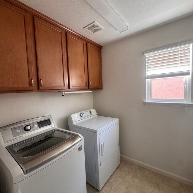 Foto del edificio - Beautiful Home in South Meadows!