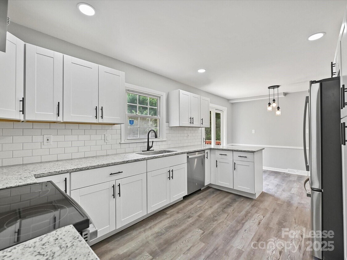 Foto principal - 2544 Cedarwild Rd