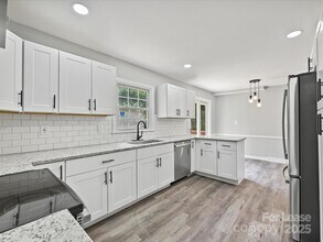 Building Photo - 2544 Cedarwild Rd