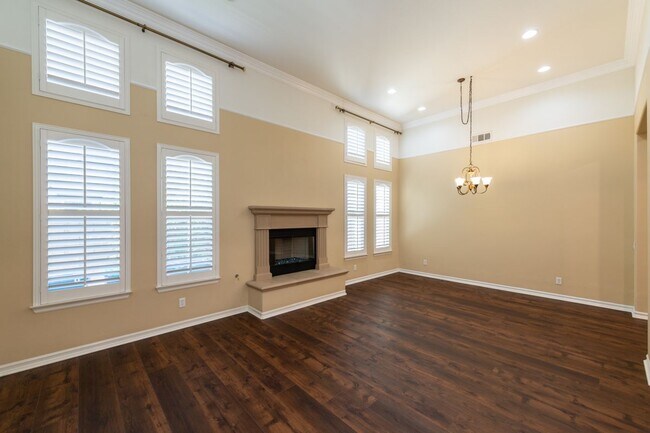 Building Photo - 15519 Sonora St