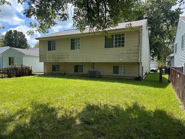 Foto del edificio - Newly Renovated 4 bed 3 FULL BATH / Warren Woods