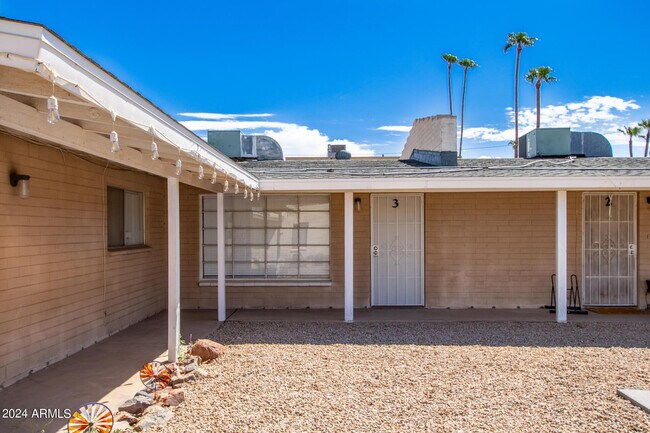 Foto del edificio - 3646 E Glenrosa Ave