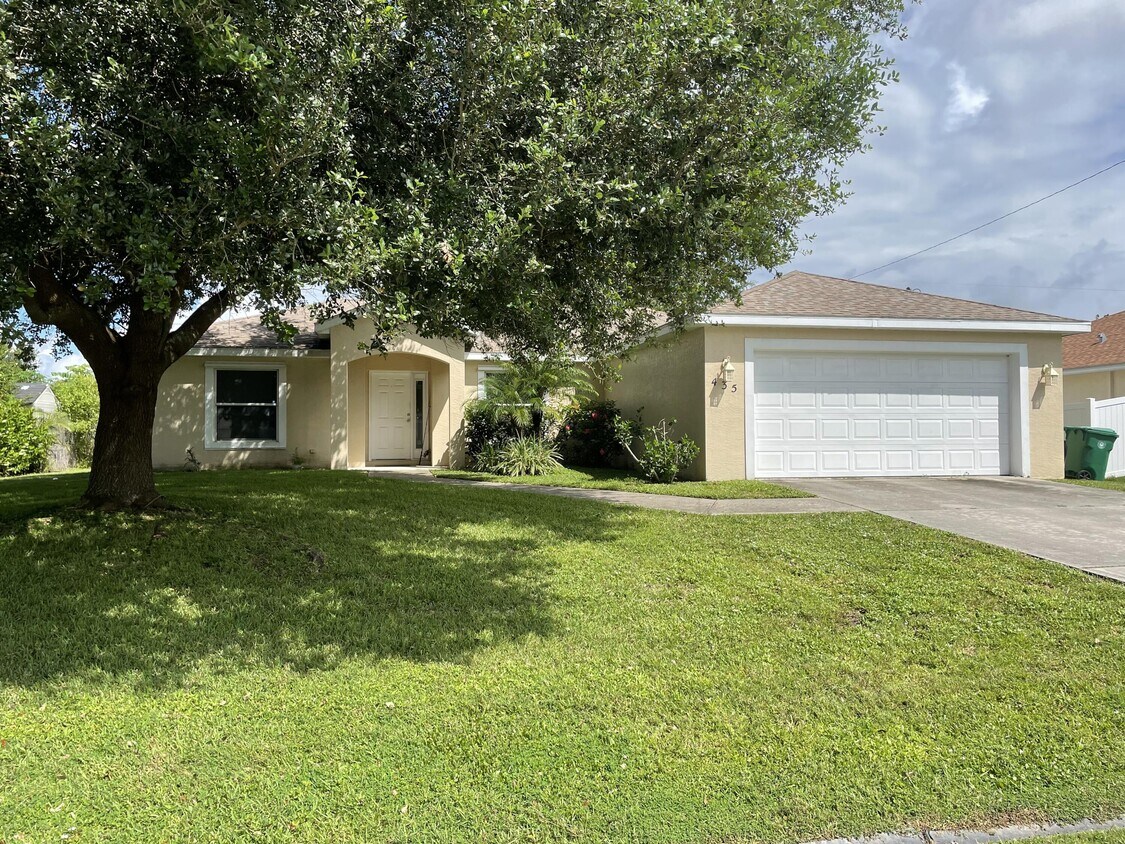 435 SW Lakota Avenue Port Saint Lucie Fl House for Rent in Port Saint Lucie, FL