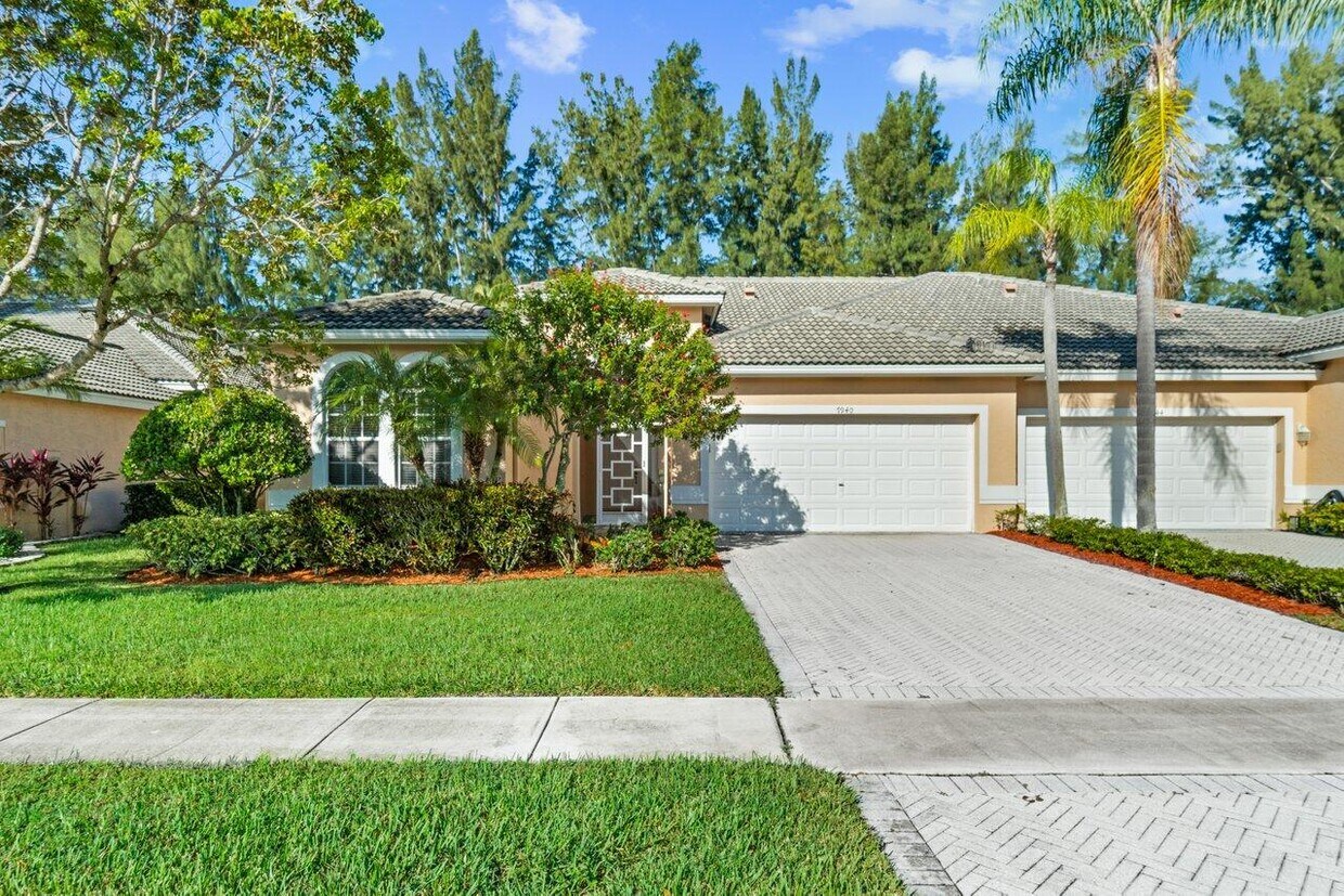 Foto principal - 7940 Rockford Rd