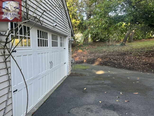 Foto del edificio - Amazing Furnished 4 bedroom home