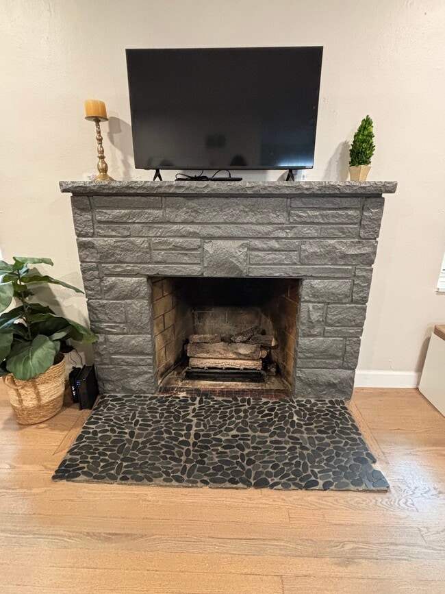 Building Photo - 5025 Lenox Ave