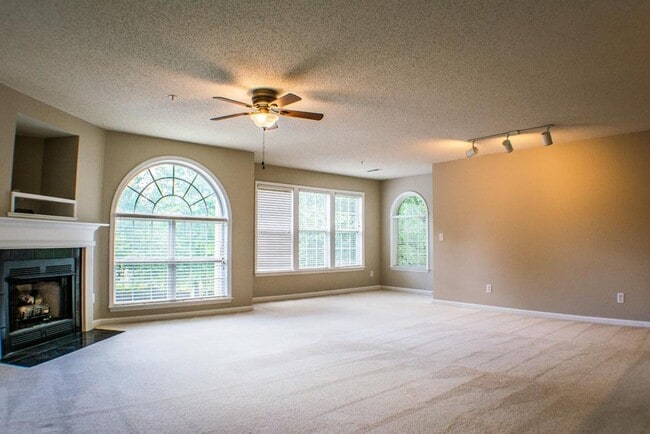 Building Photo - 624 Ivy Glen Dr
