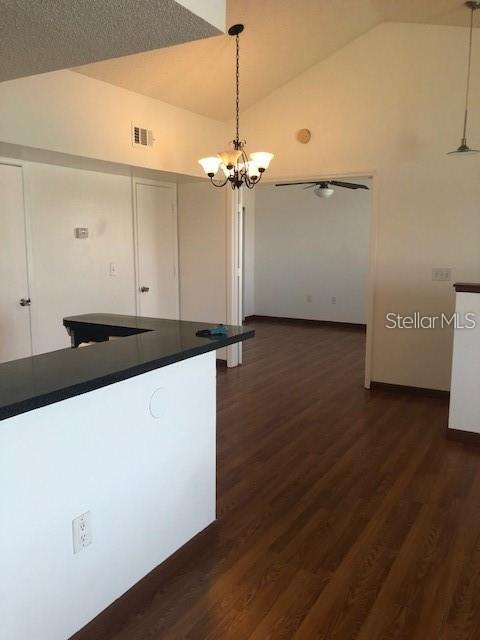 Foto del edificio - 425 Fountainhead Cir