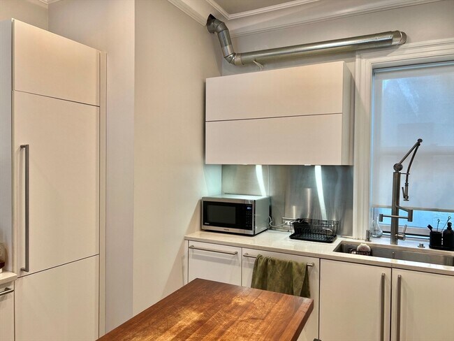 Foto del edificio - 1060 Beacon St