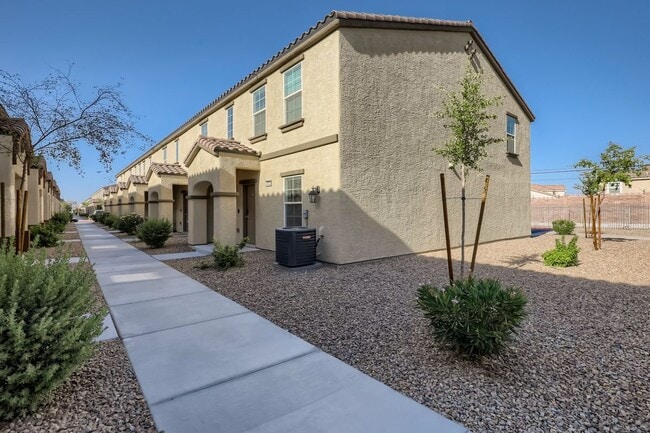 Building Photo - 4642 Ingleton Cir