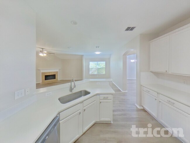 Foto del edificio - 111 Rockbrook Dr